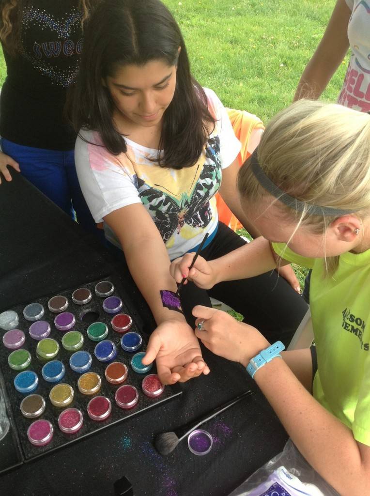 Glitter Tattoo Artist